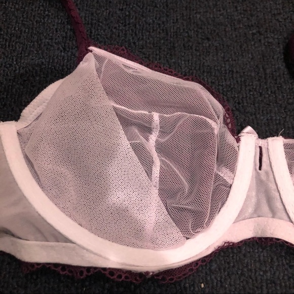 Victoria’s Secret No Padded Cream & Purple Floral Laced Bra Size 38C - Picture 6 of 8